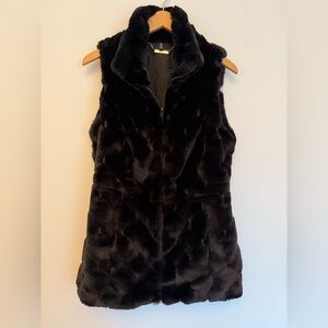 White House Black Market Black Faux Fur Textured Vest M EUC